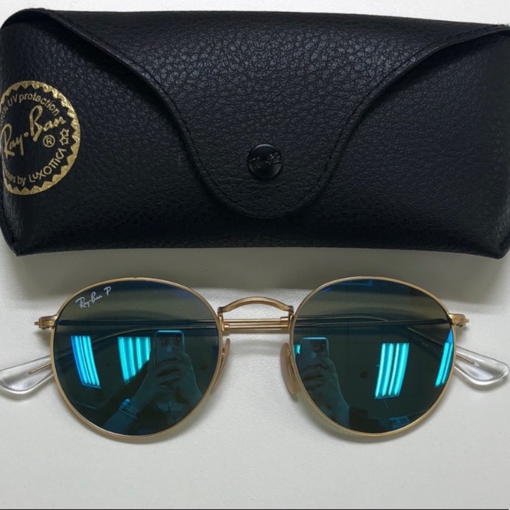 Blue round raybans